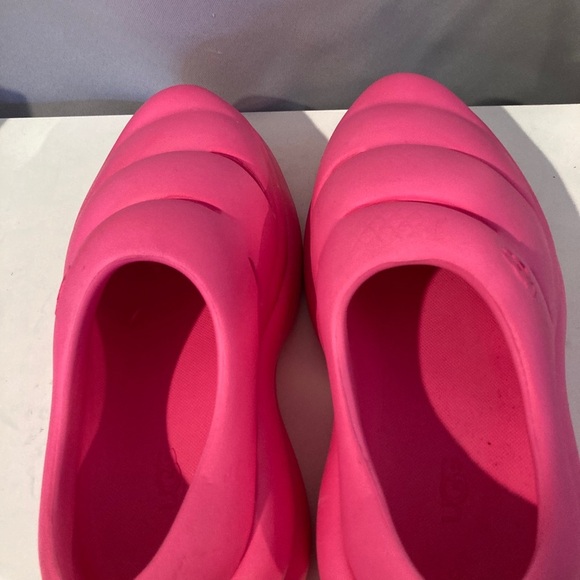 UGG Kids Pink Slip-On Shoes size 4 - Picture 3 of 5